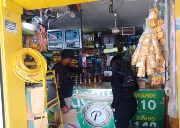 Autoridades incautan bebidas alcohólicas, cigarrillos y estimulantes sexuales.