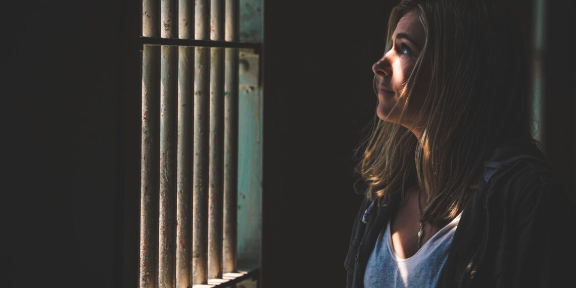 Barahona como espejo: el preocupante aumento de mujeres en la delincuencia