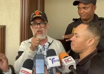 Imponen coerción a Ángel Martínez por difamación a Milagros De Camps en redes sociales