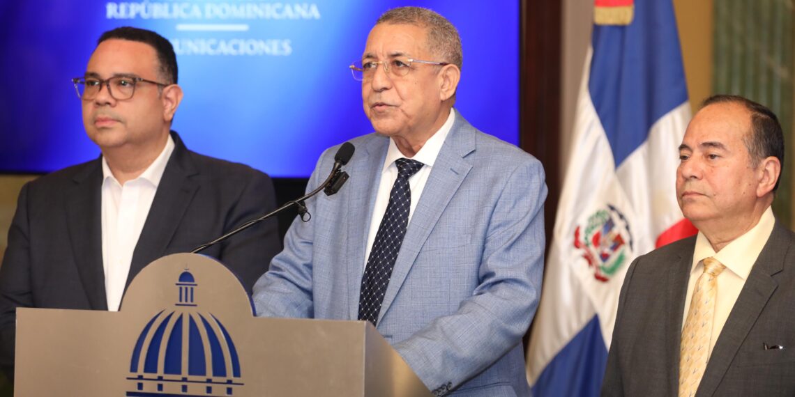 Abinader ordena llevar a la Pepca informe de irregularidades de Senasa