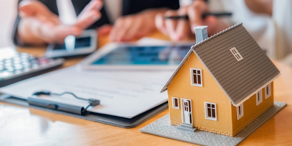 Los incómodos requisitos de depuración para alquilar una propiedad en RD: ¿hasta dónde es legal acceder a información financiera?