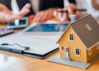 Los incómodos requisitos de depuración para alquilar una propiedad en RD: ¿hasta dónde es legal acceder a información financiera?