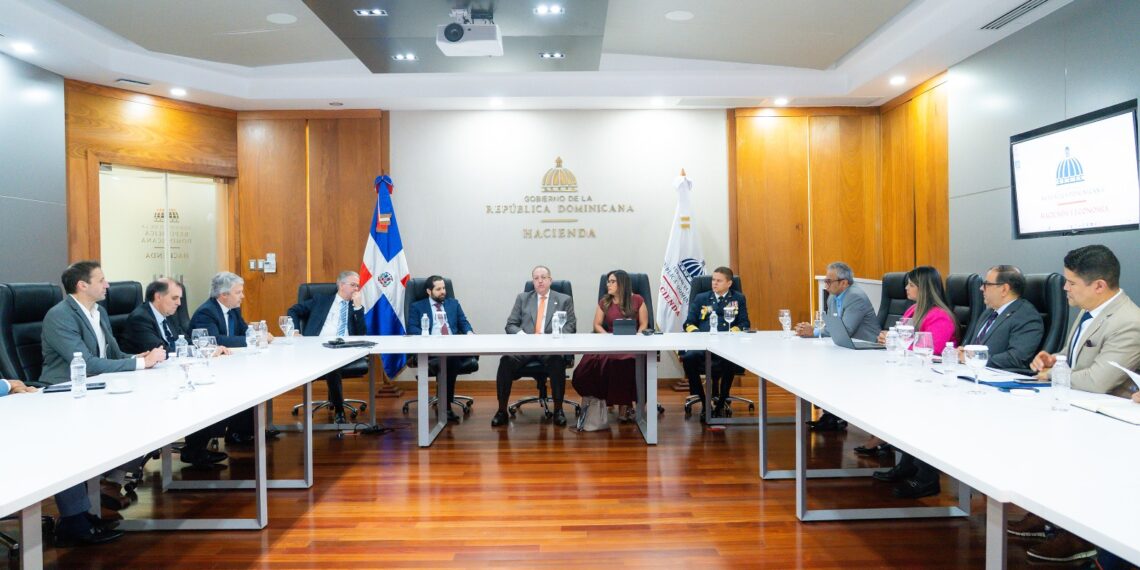 Comité contra Lavado de Activos y expertos internacionales sostienen diálogo estratégico de alto nivel