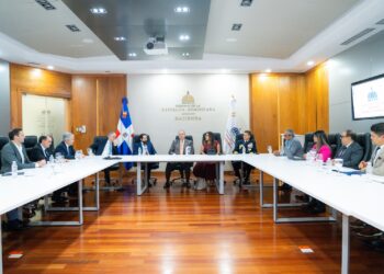 Comité contra Lavado de Activos y expertos internacionales sostienen diálogo estratégico de alto nivel