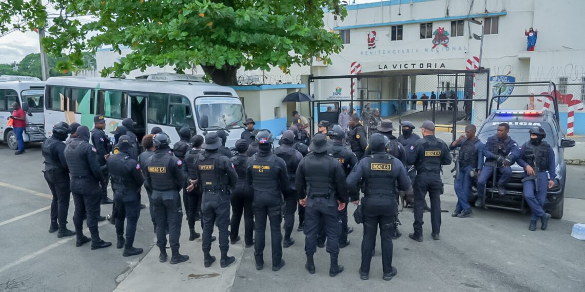Comienza traslado histórico de presos de La Victoria hacia Las Parras